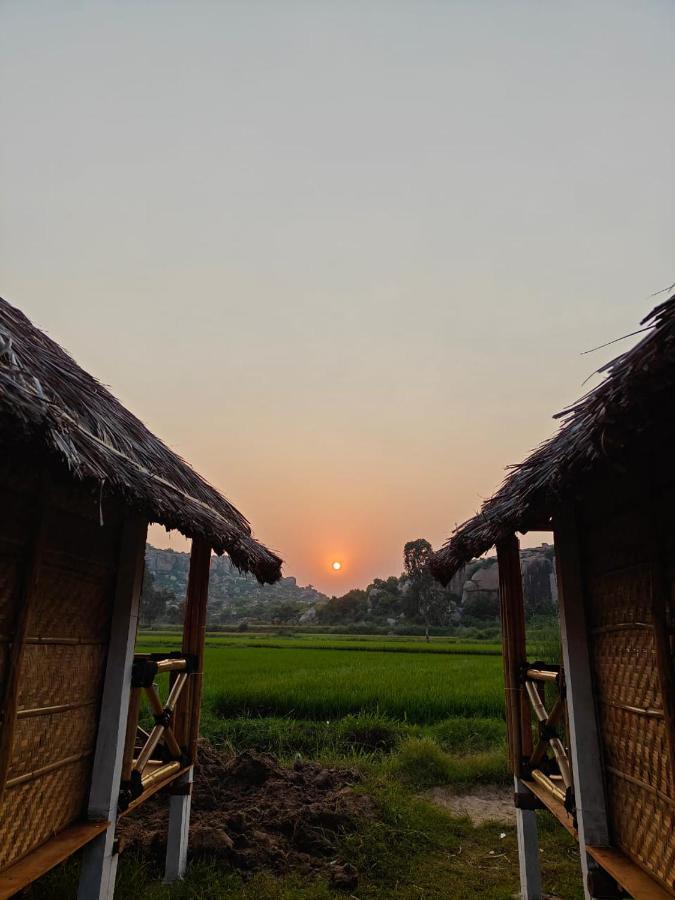 The Sundown Hampi Hotell Exteriör bild
