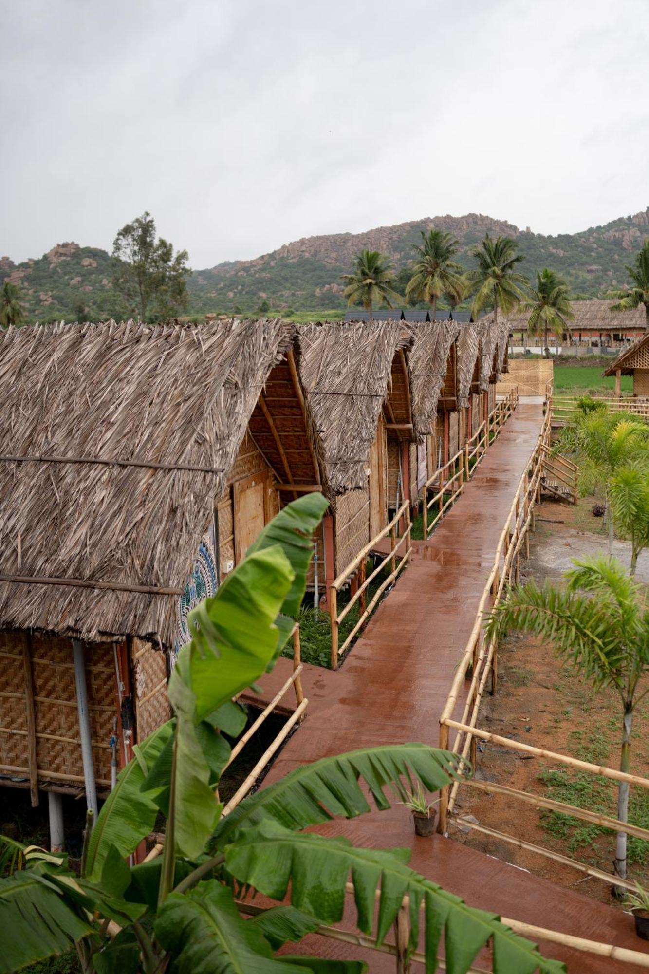 The Sundown Hampi Hotell Exteriör bild